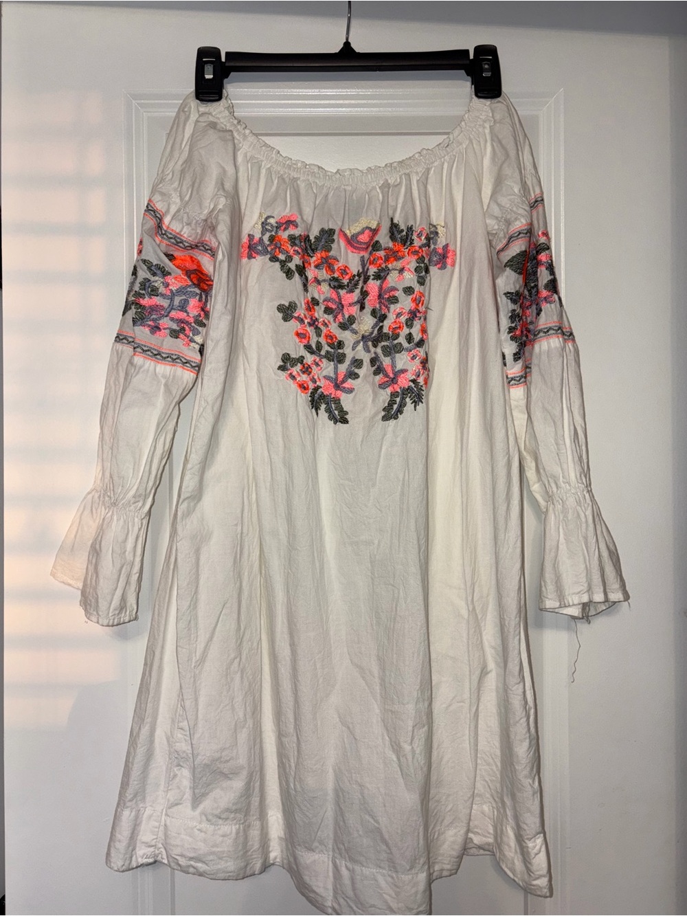 White boho embroidered mini  Dress size M 100% Cotton